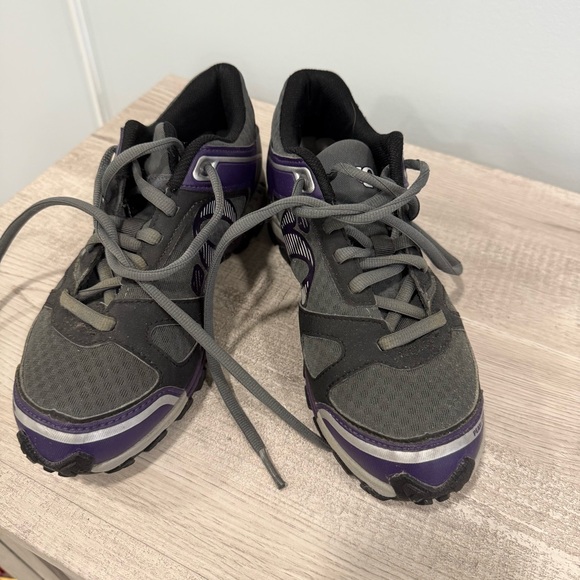 Pearl Izumi Women's Spin Shoes in Purple and Gray - Picture 2 of 4